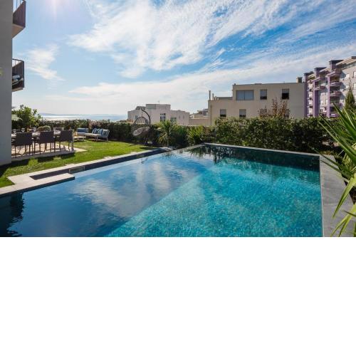 New luxury apartment with PRIVATE POOL and amazing garden with seaview