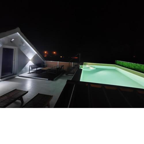 New penthouse Ivan with rooftop swimming pool and jacuzzi