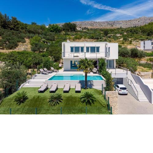 NEW! Seaview Villa ABA with 38sqm heated infinity pool, 4 bedrooms, Media room, 150m from sea