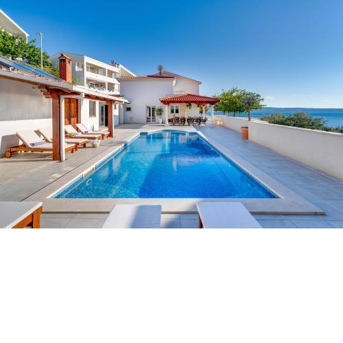 NEW! Seaview Villa MaToLi with heated 50sqm pool and 4 bedrooms, close to Split