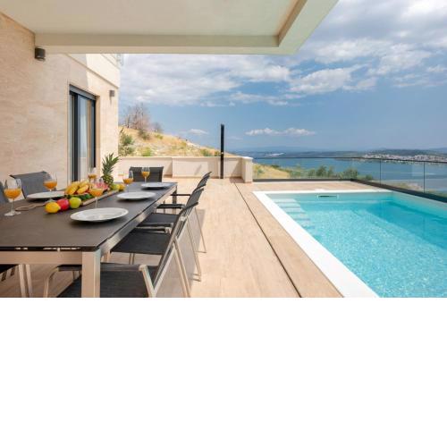 NEW Villa Astera -heated pool, 4 bedrooms, and sea views