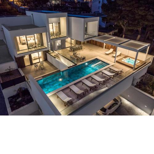 New! Villa Bava with 4 En-suite Bedrooms, Heated 33 sqm Pool