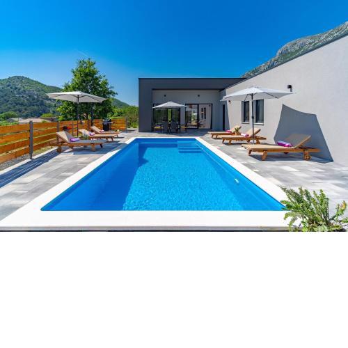 New! Villa Mir with private pool, 3 bedrooms, 7km from sandy beach