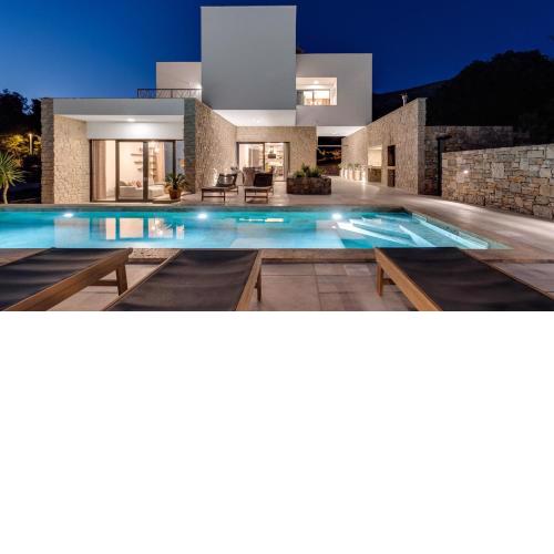 New! Villa Praska with private 28,5 sqm pool, 3 en-suite bedrooms, Sauna, 1km to Beach