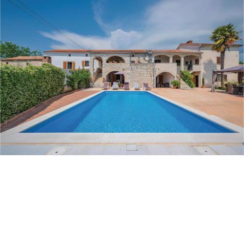 Nice Apartment In Baderna With Kitchen