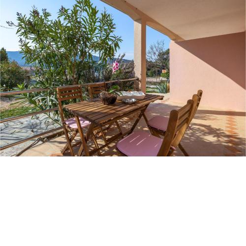 Nice Apartment In Cres With Wifi