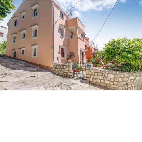 Nice Apartment In Cunski With Wifi