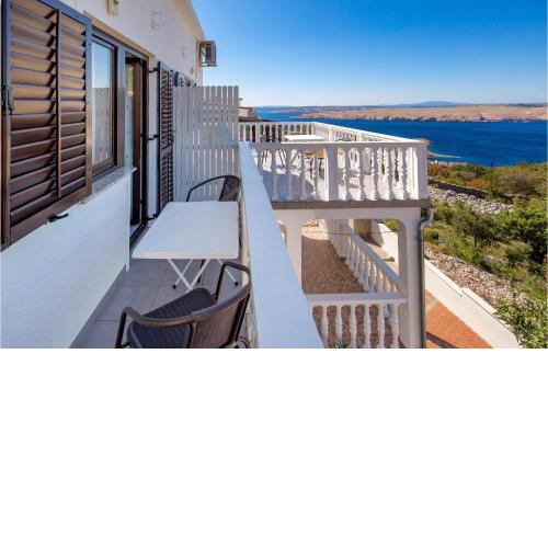 Nice Apartment In Jablanac With Kitchen