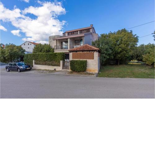 Nice Apartment In Jadranovo With Kitchen