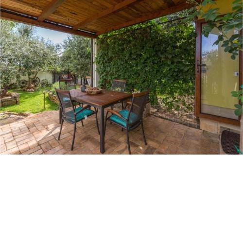 Nice Apartment In Jadreski With Wifi