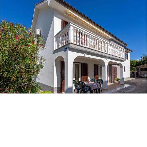 Nice Apartment In Jurandvor With Wifi