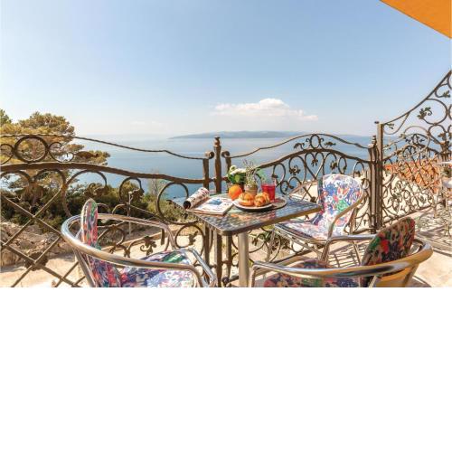 Nice Apartment In Krvavica With House Sea View