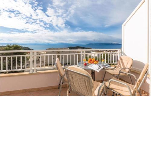 Nice Apartment In Makarska With Wifi