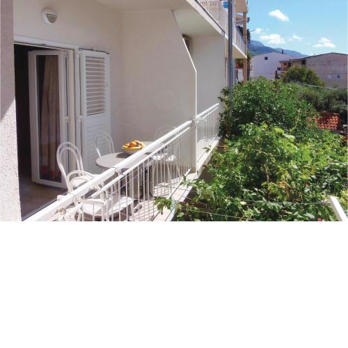 Nice Apartment In Makarska