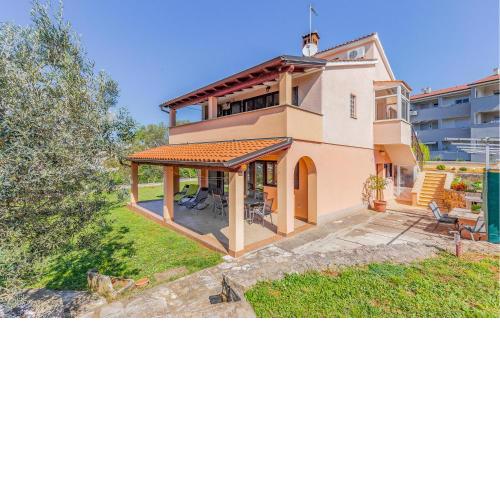 Nice Apartment In Medulin With House Sea View