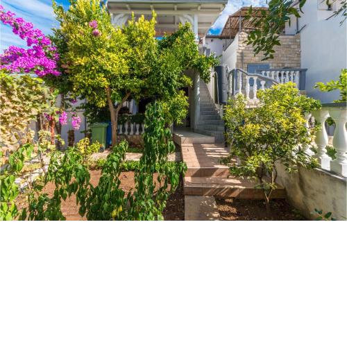 Nice Apartment In Pakostane With Kitchen