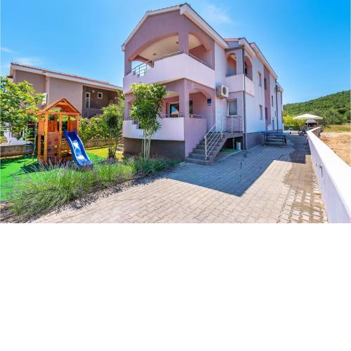 Nice Apartment In Pasman With House Sea View