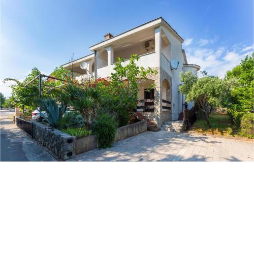 Nice Apartment In Pinezici With Wifi