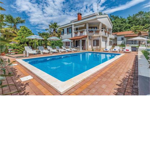 Nice Apartment In Porec With Wifi