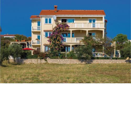 Nice Apartment In Povljana With Wifi