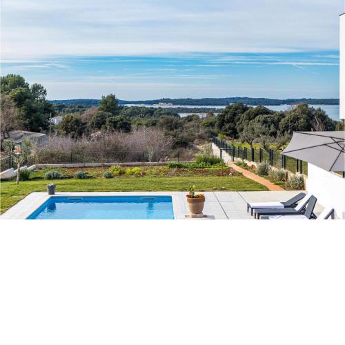 Nice Apartment In Pula With Outdoor Swimming Pool