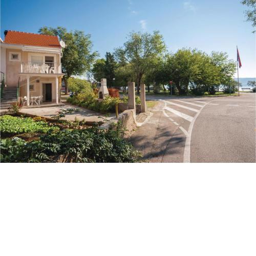 Nice Apartment In Raslina With House Sea View
