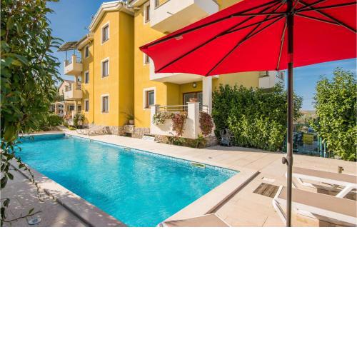 Nice Apartment In Salatici With Jacuzzi