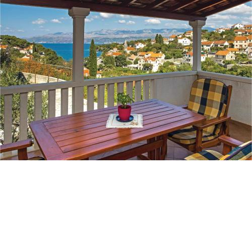 Nice Apartment In Splitska With Wifi