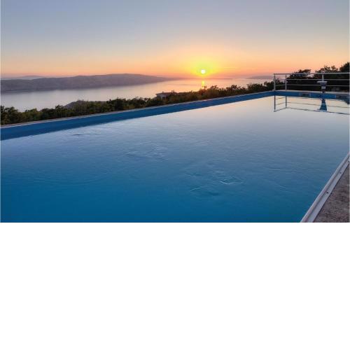Nice Apartment In Stinica With Wifi