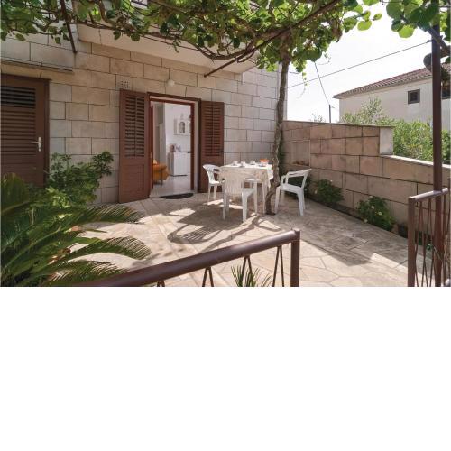 Nice Apartment In Supetar With Wifi
