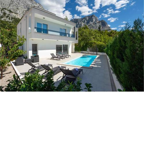 Nice Home In Bast With Jacuzzi