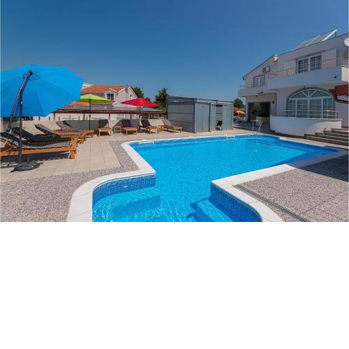 Nice Home In Brodarica With Heated Swimming Pool
