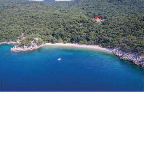 Nice Home In Cres With Wifi