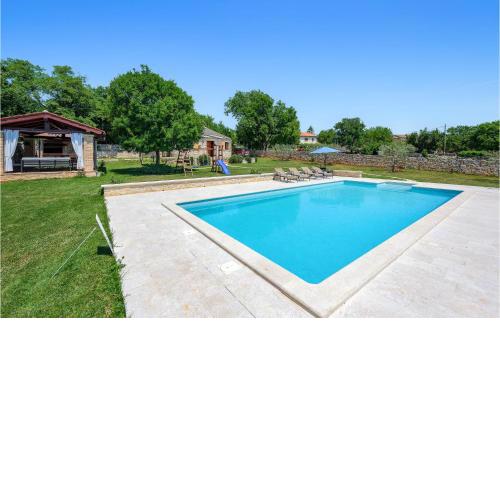 Nice Home In Cukrici With Outdoor Swimming Pool