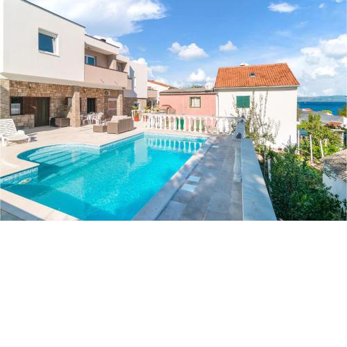 Nice Home In Grohote With Outdoor Swimming Pool