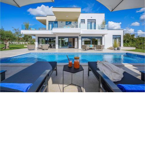Nice Home In Jehnici With Wifi