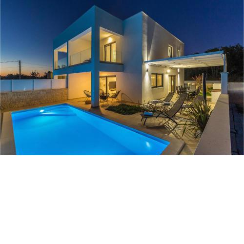 Nice Home In Linardici With Wifi