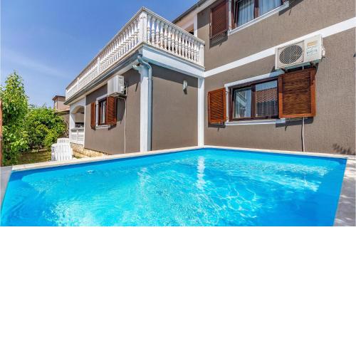 Nice Home In Liznjan With 6 Bedrooms, Wifi And Outdoor Swimming Pool