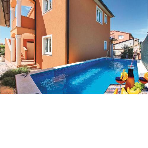 Nice Home In Liznjan With Outdoor Swimming Pool