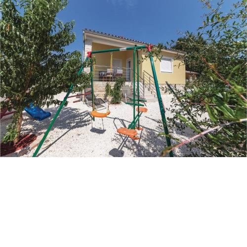 Nice Home In Liznjan With Wifi