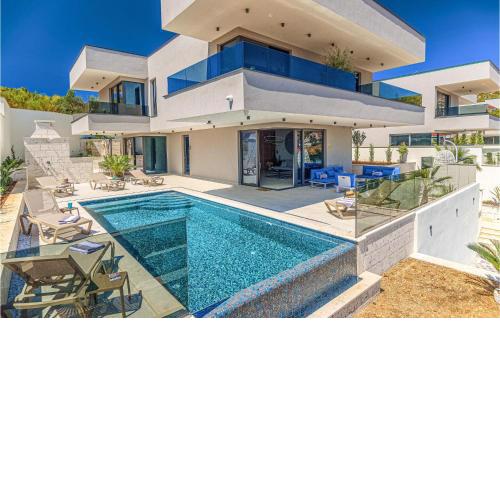 Nice Home In Marina With Kitchen