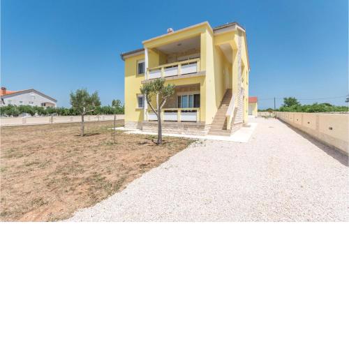 Nice Home In Ninski Stanovi With Wifi