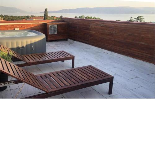 Nice Home In Novi Vinodolski With 2 Bedrooms, Jacuzzi And Wifi