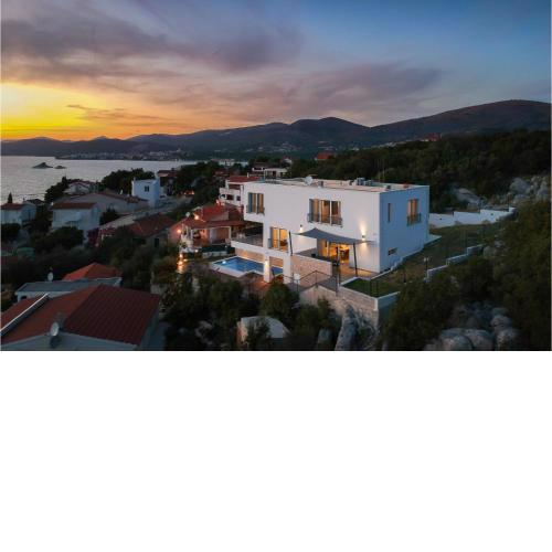 Nice Home In Okrug Donji With Sauna