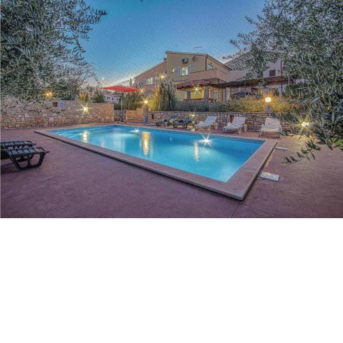 Nice Home In Pavicini With Outdoor Swimming Pool