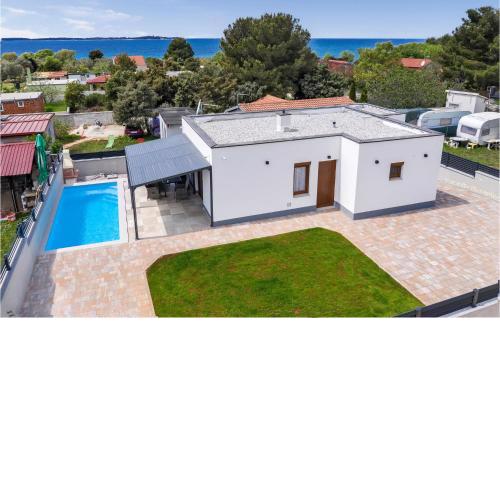 Nice Home In Peroj With House Sea View
