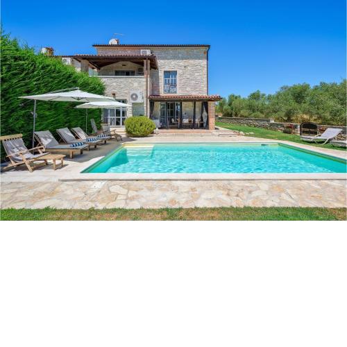 Nice Home In Porec With Kitchen
