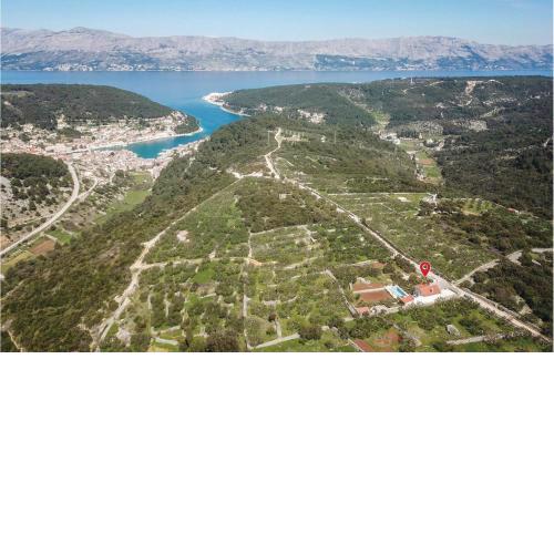 Nice Home In Pucisca With Outdoor Swimming Pool