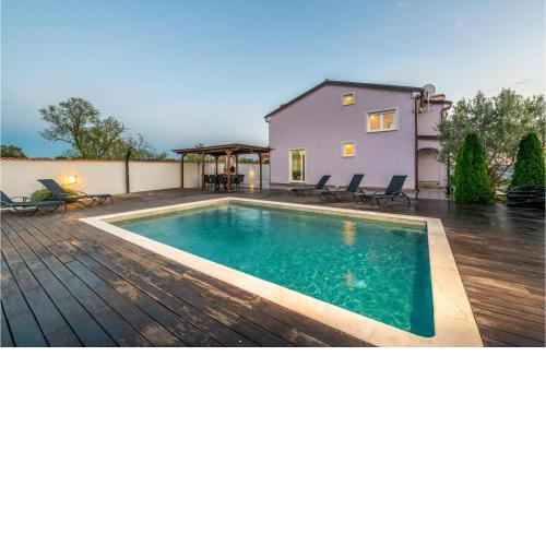 Nice Home In Pula With Outdoor Swimming Pool