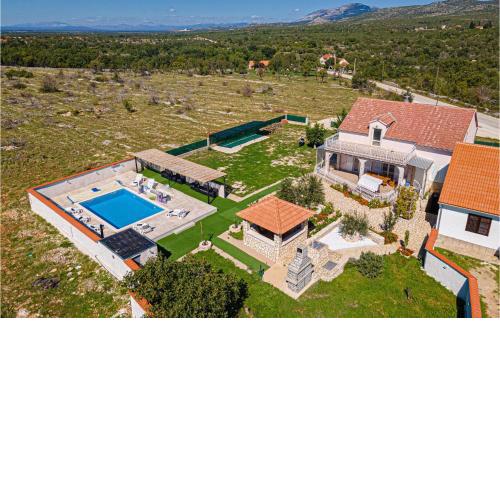 Nice Home In Sedramic With Outdoor Swimming Pool